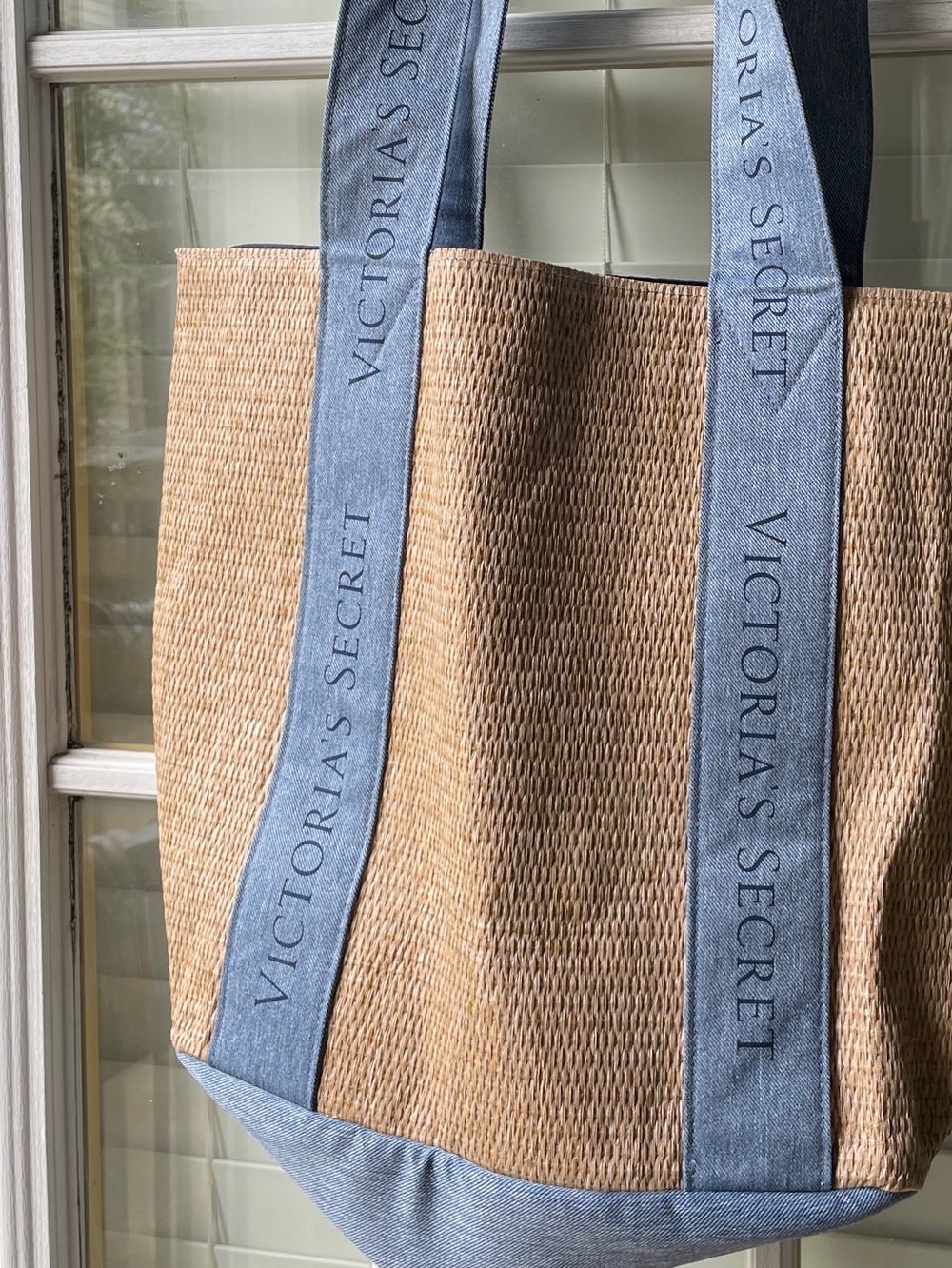 VS Straw Tote - Picture 6 of 7